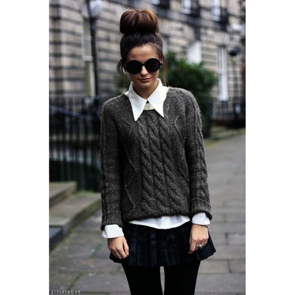 Tommy Hilfiger Sweaters - Tommy Hilfiger Sweater Pull Over 100% Lamb's wool